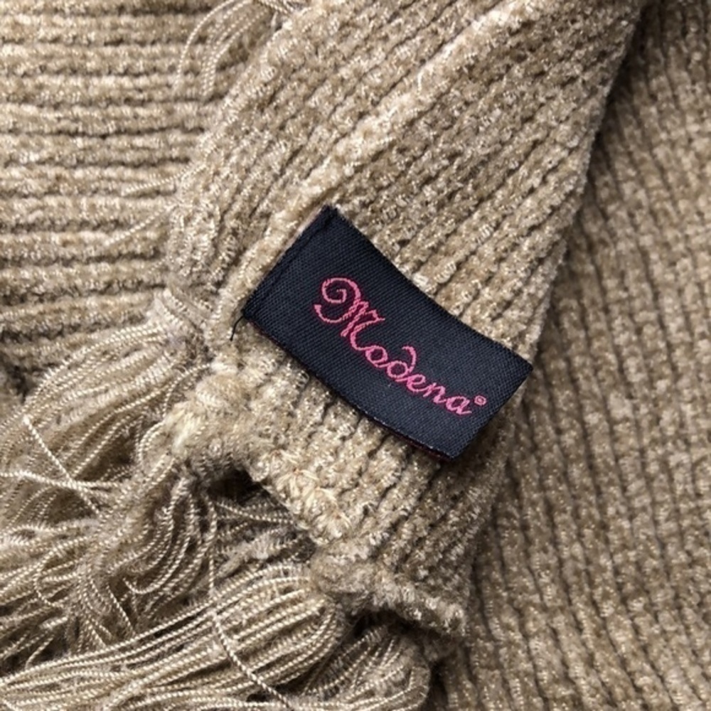 MODENA SCARF | Soft Beige Modena Fringe Scarf - One Size. - Picture 2 of 3
